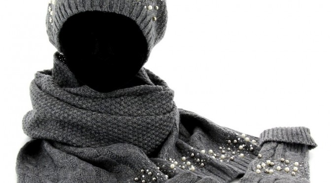 bonnet-echarpe-gants-laine-bijoux-perles-beatrice-gris